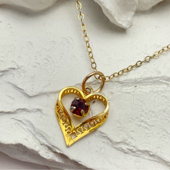 VINTAGE Heart Faux Ruby July Birthstone Necklace - Picture 7 of 11